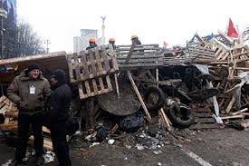 Хроники майдана: киевляне попытались разобрать баррикаду. 