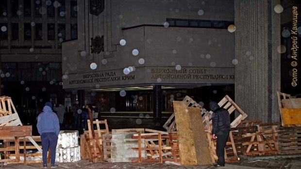 Парламент Крыма защитят баррикадой?