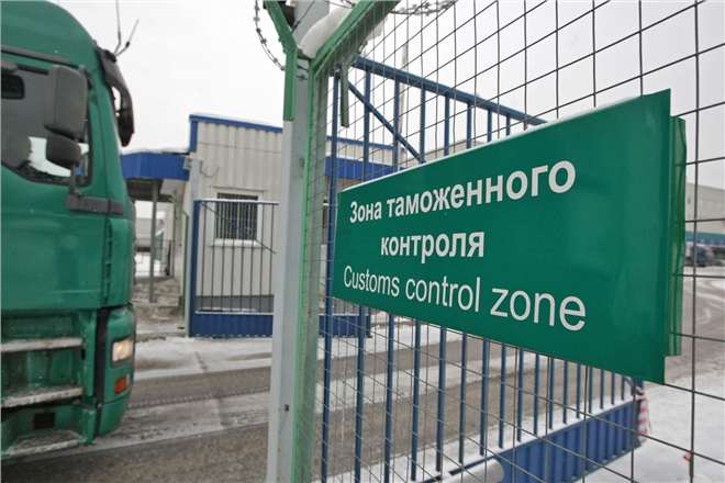Украина приостановила работу таможни с Россией. По неизвестным причинам