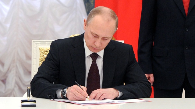 Путин подписал закон, разрешающий рекламу медицинских услуг не только в профильных СМИ