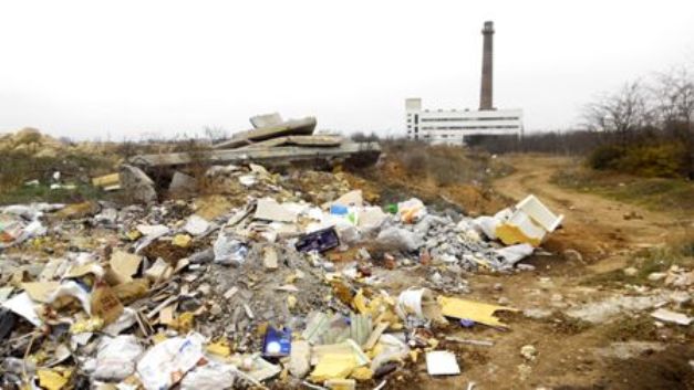 В Евпатории обнаружили незаконные свалки мусора (ФОТО)