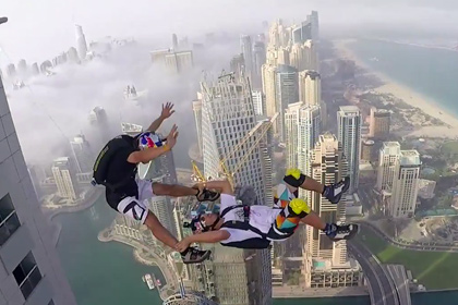 Более 550 человек прыгнули с самого высокого здания в мире (ВИДЕО)