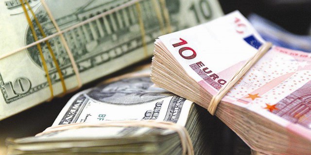 Доллар превысил 57 рублей, евро - 63 рубля