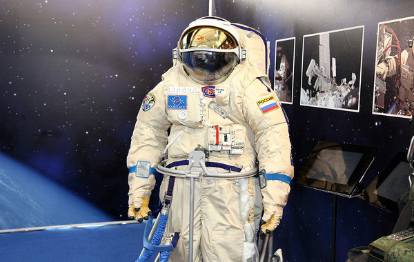 В открытый космос в новом российском скафандре?