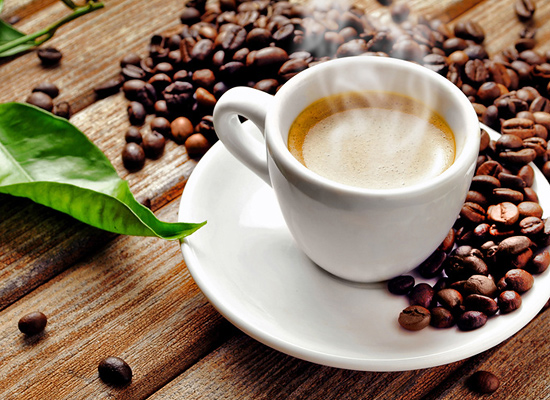 Бодрящие свойства кофе названы мифом