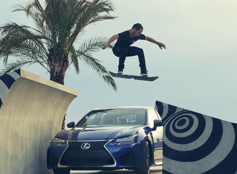 Lexus официально представил летающий скейтборд (ВИДЕО)