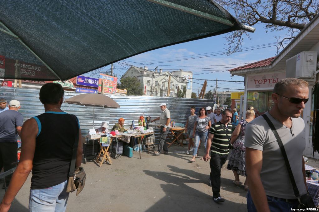 В Симферополе оштрафовали два десятка нелегальных торговцев