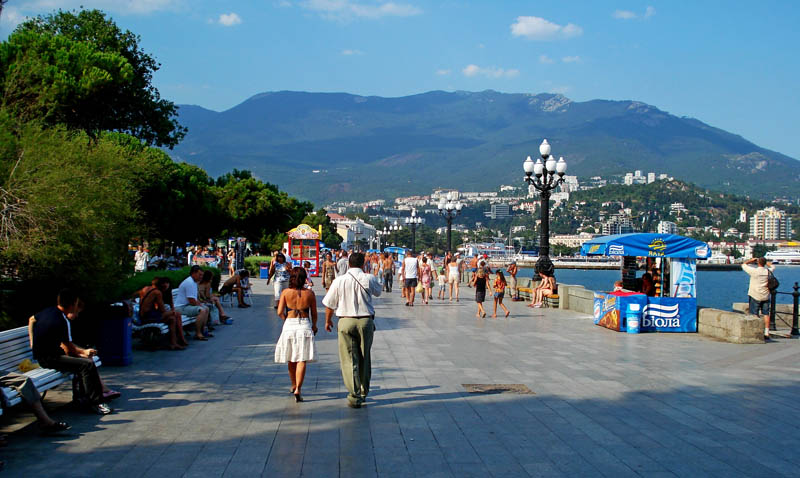 Со следующего года туристы в Крыму смогут получать скидки по специальной гостевой карте