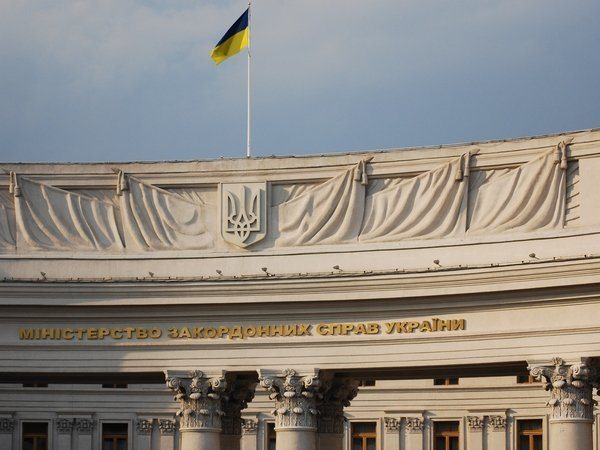 МИД Украины требует от России пустить международных наблюдателей в Крым
