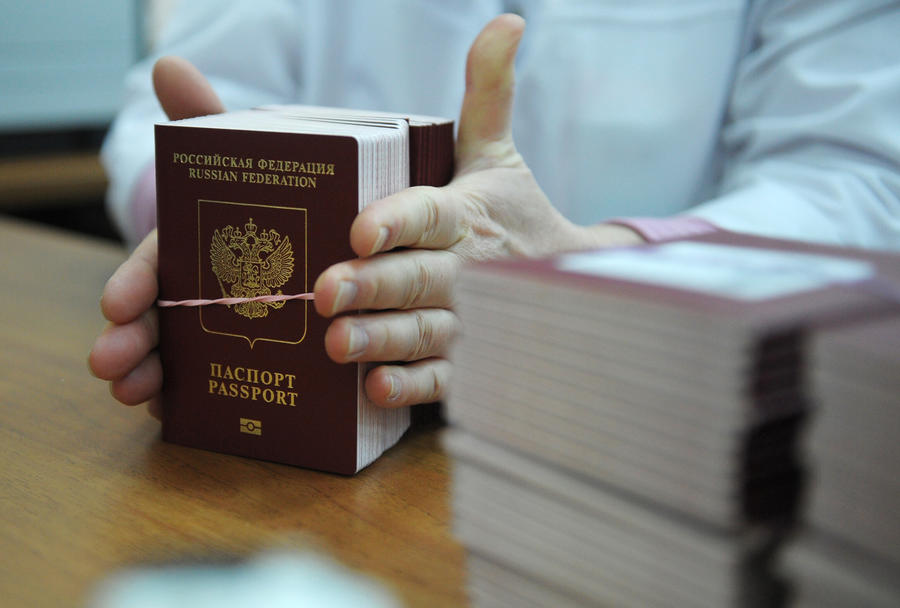 Правительство РФ одобрило законопроект, позволяющий иметь два загранпаспорта одновременно