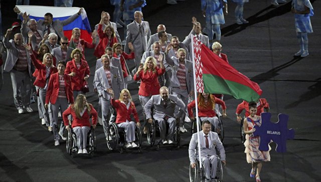 Белорусские спортсмены пронесли флаг России на открытии Паралимпиады в Рио (ВИДЕО)