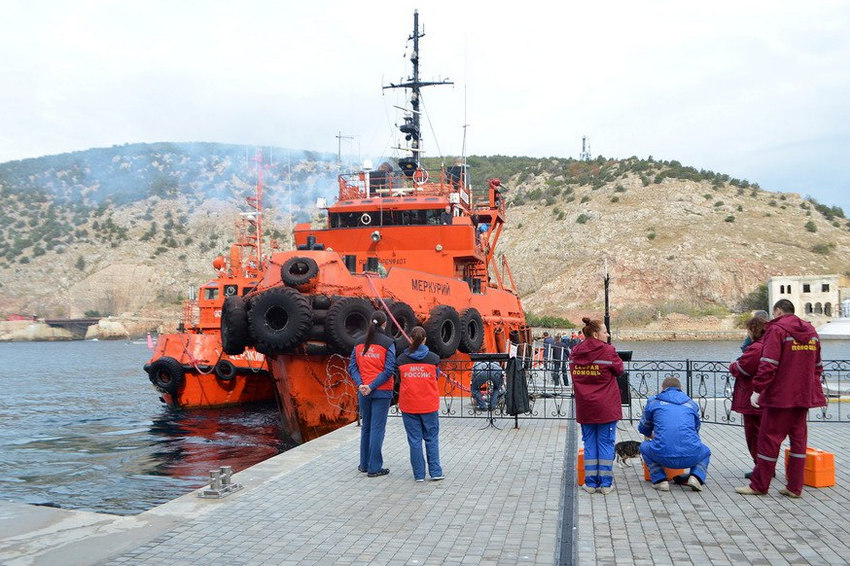 МЧС: осталось мало шансов найти пропавших в Крыму моряков